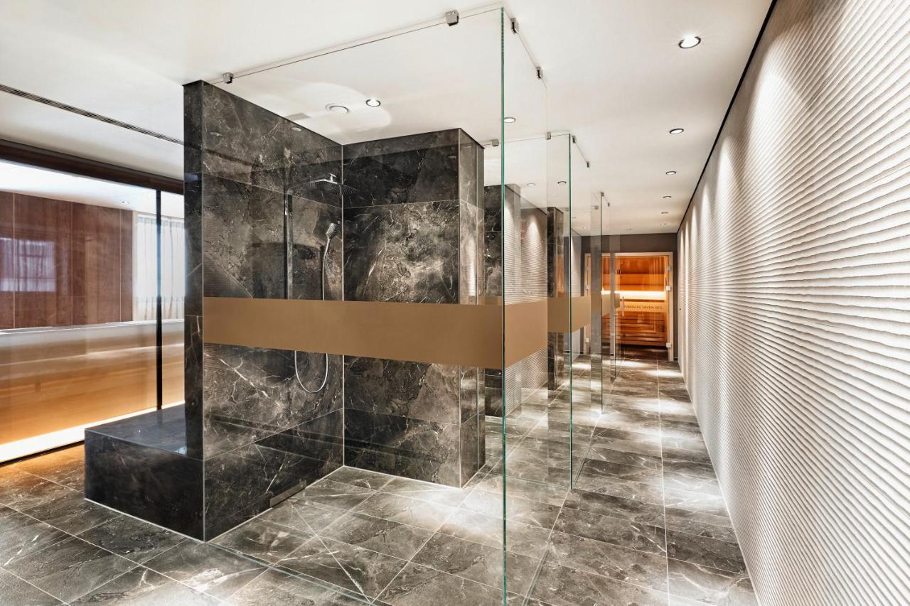 Hyperion Hotel Lipsko Exteriér fotografie Shower cubicles